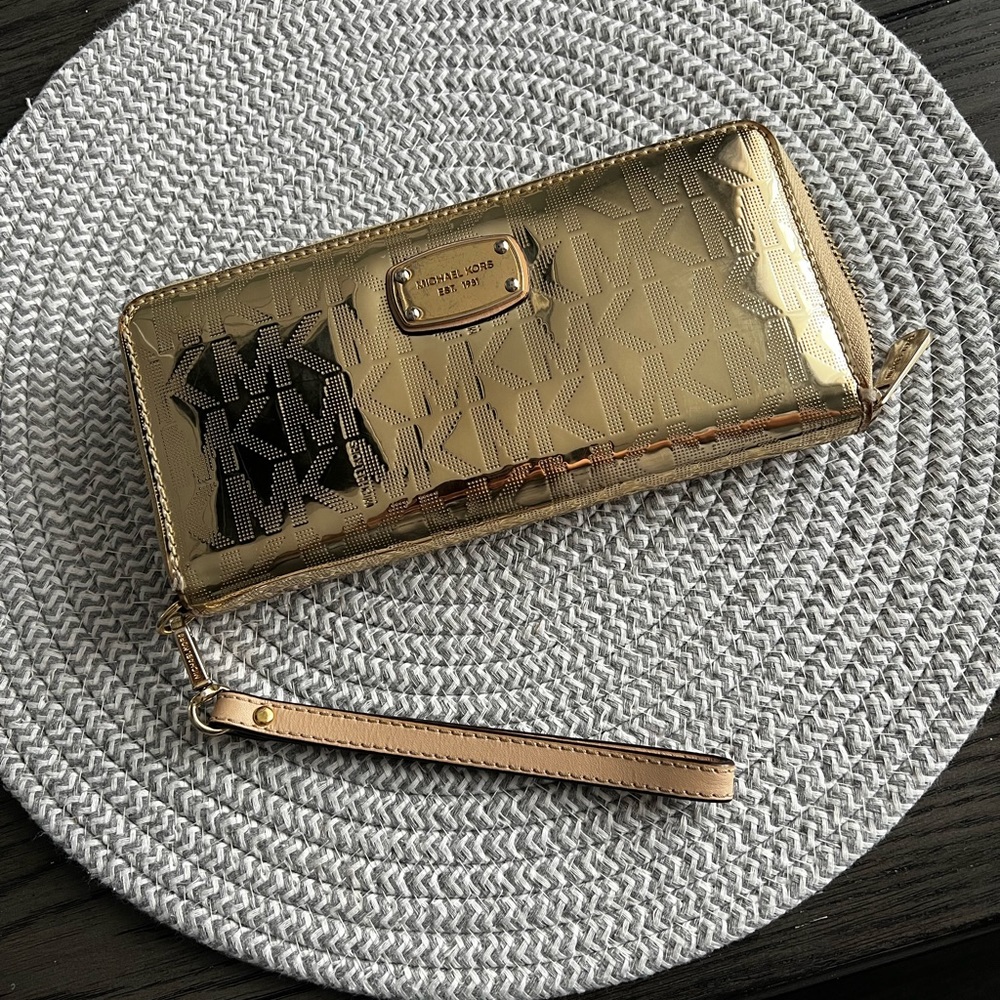 Michael Kors wristlet wallet